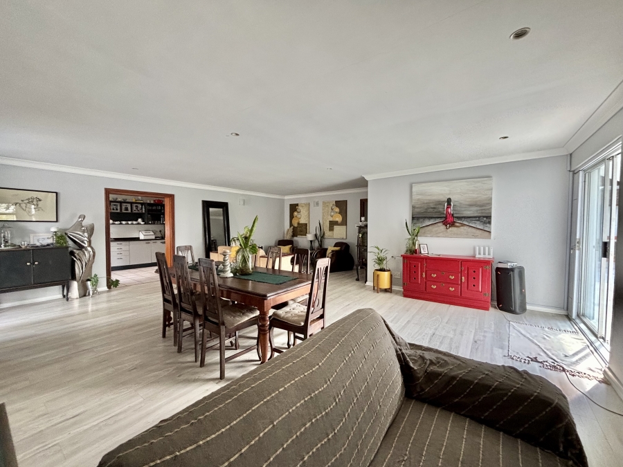 5 Bedroom Property for Sale in Vierlanden Western Cape